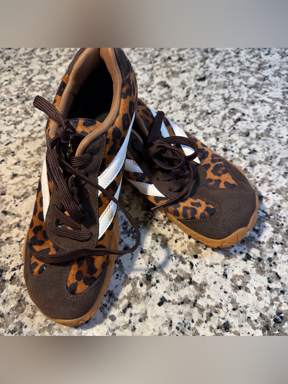 Source Unknown Brown Leopard Print Women’s Sneakers with White Stripes - Picture 2 of 4